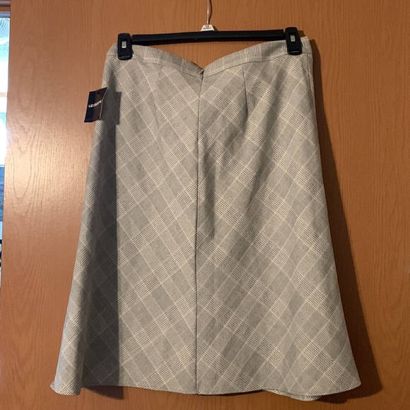 Skirt - Picture 5 of 5